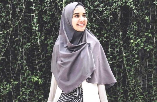 Cara Tampil Stylish dengan Hijab yang Menutup Dada