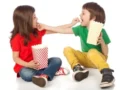 6 Tips Mendidik Anak agar Mau Berbagi yang Perlu Anda Ketahui