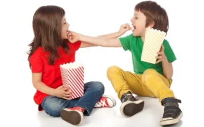 6 Tips Mendidik Anak agar Mau Berbagi yang Perlu Anda Ketahui